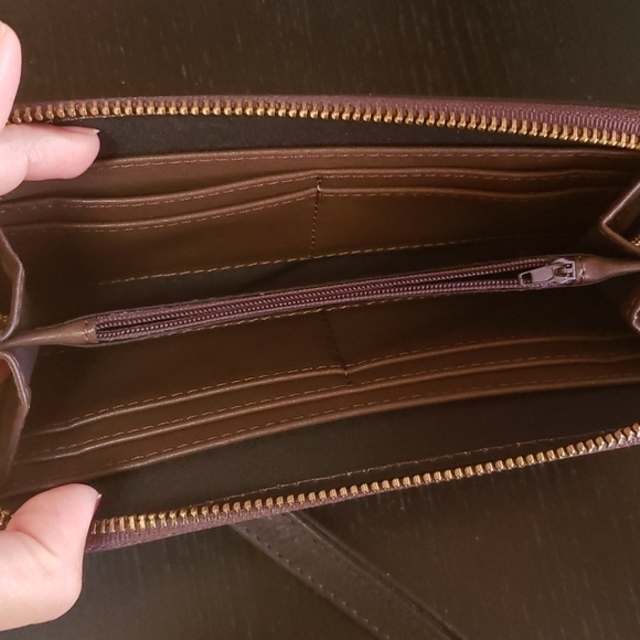 WRISTLET Wallet - Picture 2 of 5